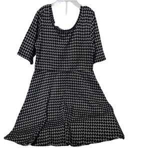 𝅺cute black and white patterned child’s dress. Size 8/10.